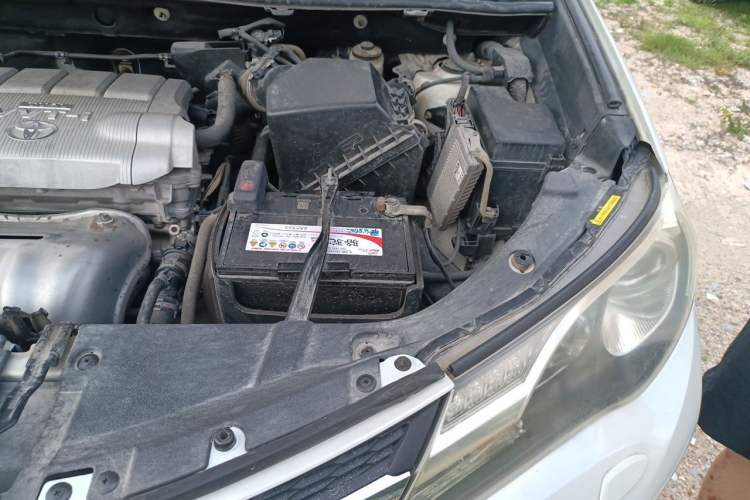 Used Toyota RAV4 2015 2.5L Automatic 4x4 Elite Edition Engine Bay Left