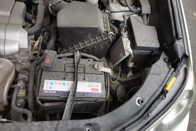 Used Toyota RAV4 2015 2.5L Automatic 4x4 Elite Edition Engine Bay Left