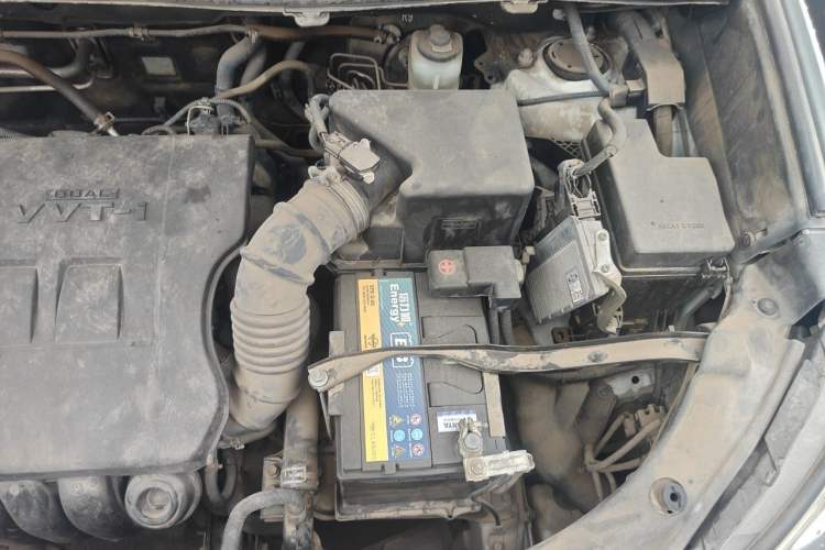 Used Toyota RAV4 2015 2.0L CVT Two-Wheel Drive Fashion Edition Engine Bay Left