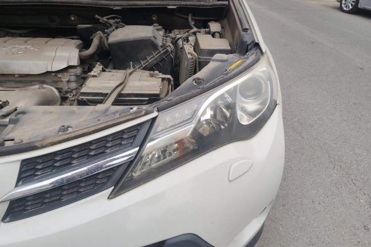 Used Toyota RAV4 2015 2.5L Automatic 4x4 Elite Edition Engine Bay Left