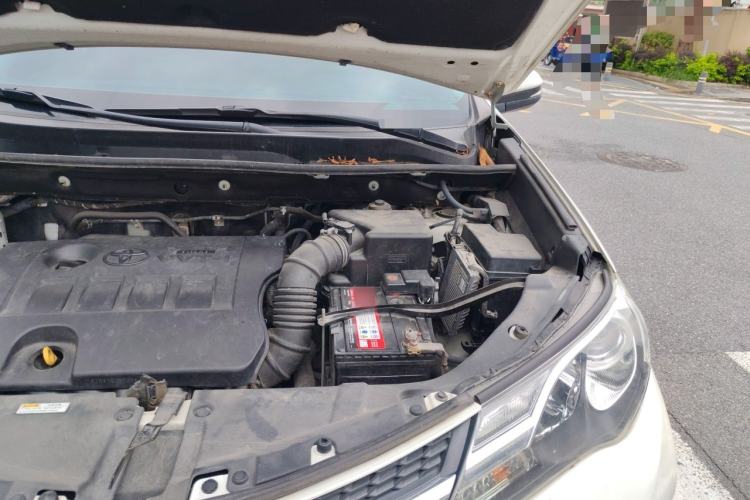 Used Toyota RAV4 2015 2.0L CVT Two-Wheel Drive Fashion Edition Engine Bay Left