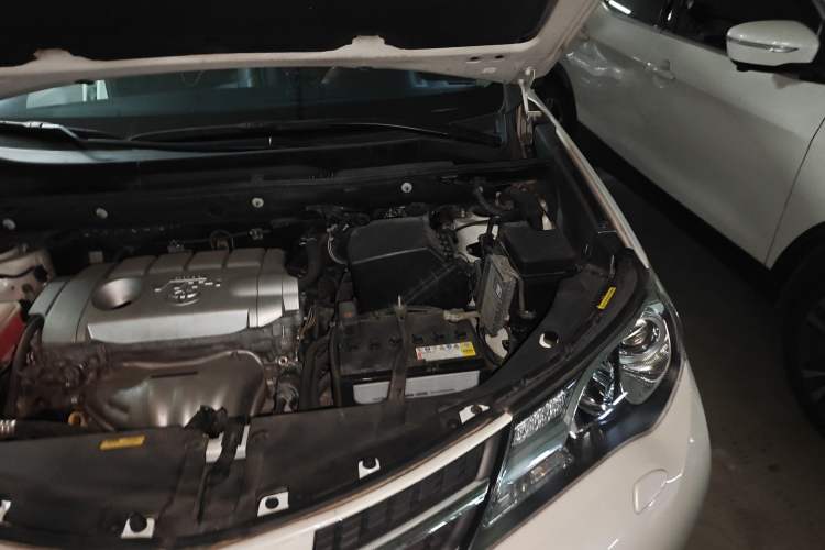 Used Toyota RAV4 2015 2.5L Automatic 4x4 Elite Edition Engine Bay Left