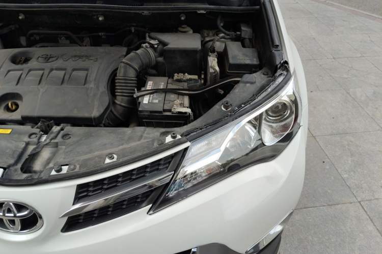 Used Toyota RAV4 2015 2.0L CVT Two-Wheel Drive Fashion Edition Engine Bay Left
