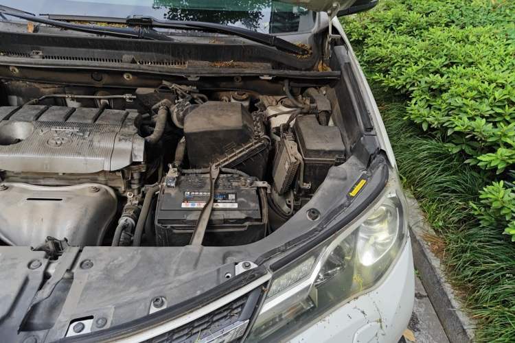 Used Toyota RAV4 2015 2.5L Automatic 4x4 Elite Edition Engine Bay Left
