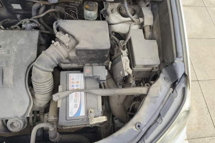 Used Toyota RAV4 2015 2.0L CVT Two-Wheel Drive Fashion Edition Engine Bay Left