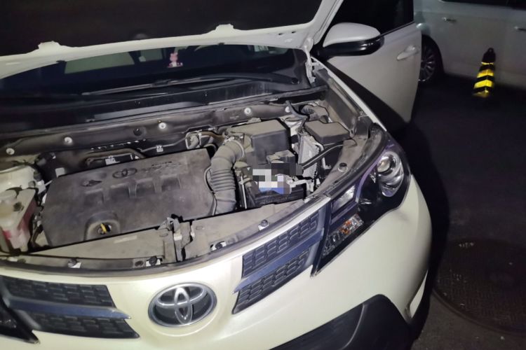 Used Toyota RAV4 2015 2.0L CVT Two-Wheel Drive Fashion Edition Engine Bay Left