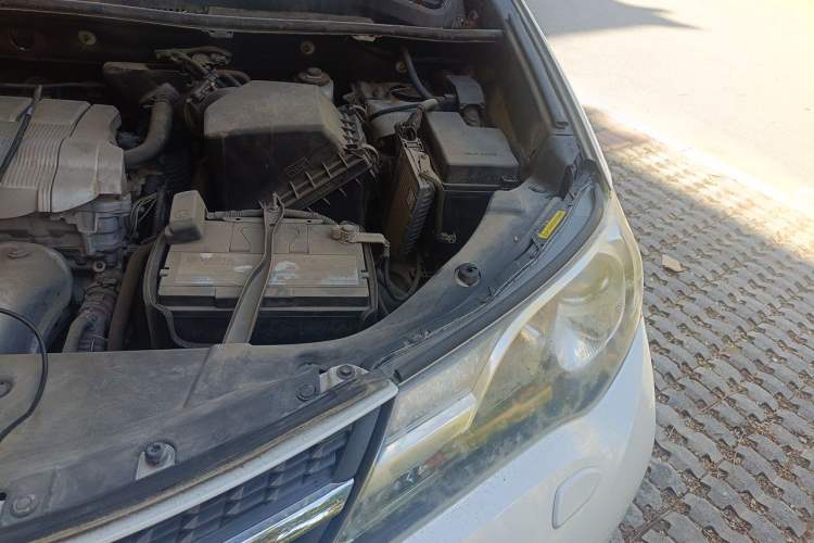 Used Toyota RAV4 2015 2.5L Automatic 4x4 Elite Edition Engine Bay Left