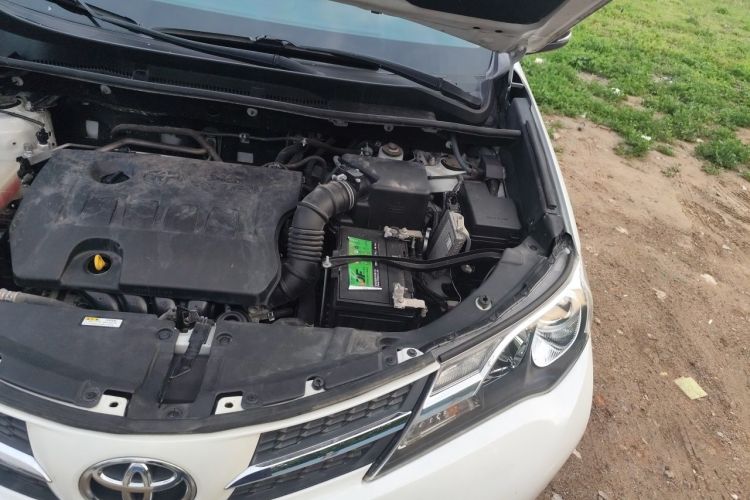 Used Toyota RAV4 2015 2.0L CVT Two-Wheel Drive Fashion Edition Engine Bay Left