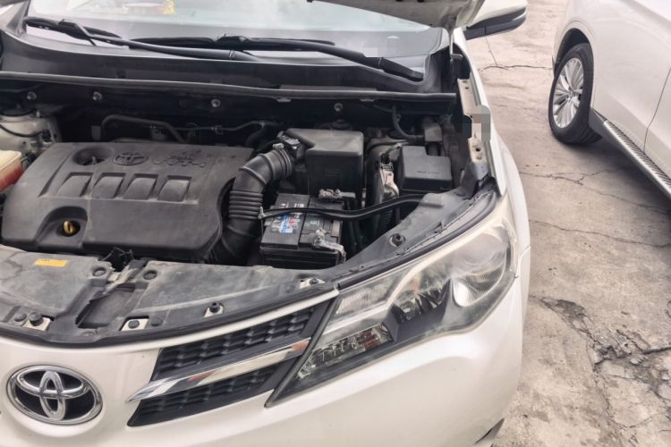 Used Toyota RAV4 2015 2.0L CVT Two-Wheel Drive Fashion Edition Engine Bay Left