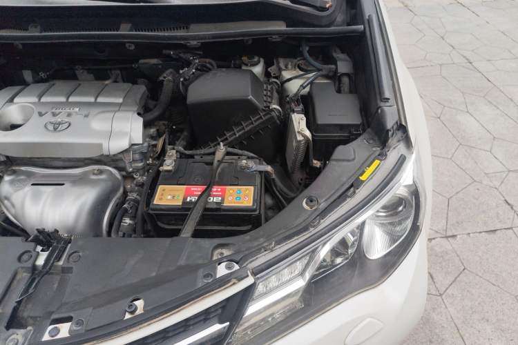 Used Toyota RAV4 2015 2.5L Automatic 4x4 Elite Edition Engine Bay Left