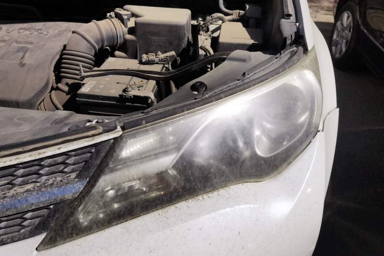 Used Toyota RAV4 2015 2.0L CVT Two-Wheel Drive Fashion Edition Engine Bay Left