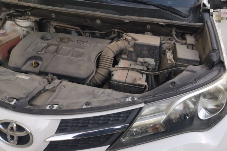 Used Toyota RAV4 2015 2.0L CVT Two-Wheel Drive Fashion Edition Engine Bay Left