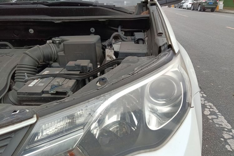 Used Toyota RAV4 2015 2.0L CVT Two-Wheel Drive Fashion Edition Engine Bay Left
