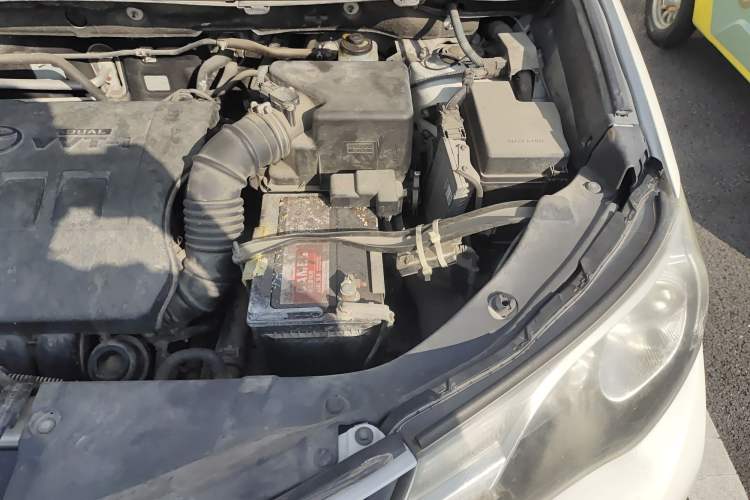 Used Toyota RAV4 2015 2.0L CVT Two-Wheel Drive Fashion Edition Engine Bay Left