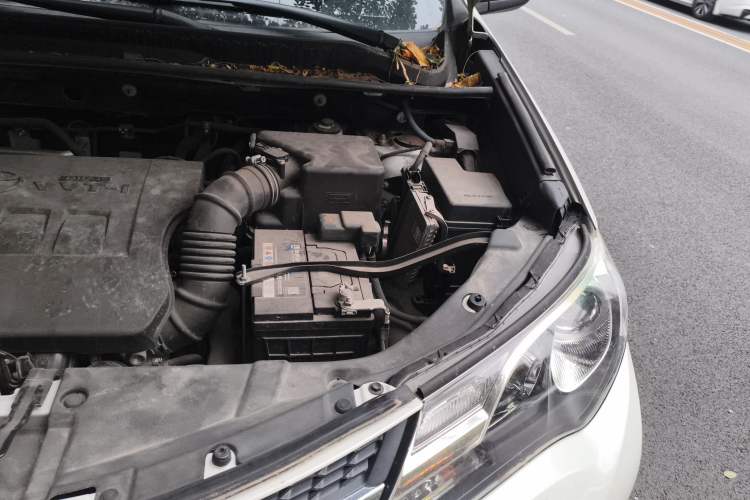 Used Toyota RAV4 2015 2.0L CVT Two-Wheel Drive Fashion Edition Engine Bay Left