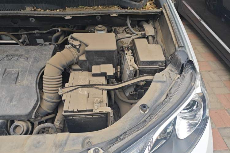 Used Toyota RAV4 2015 2.0L CVT Two-Wheel Drive Fashion Edition Engine Bay Left