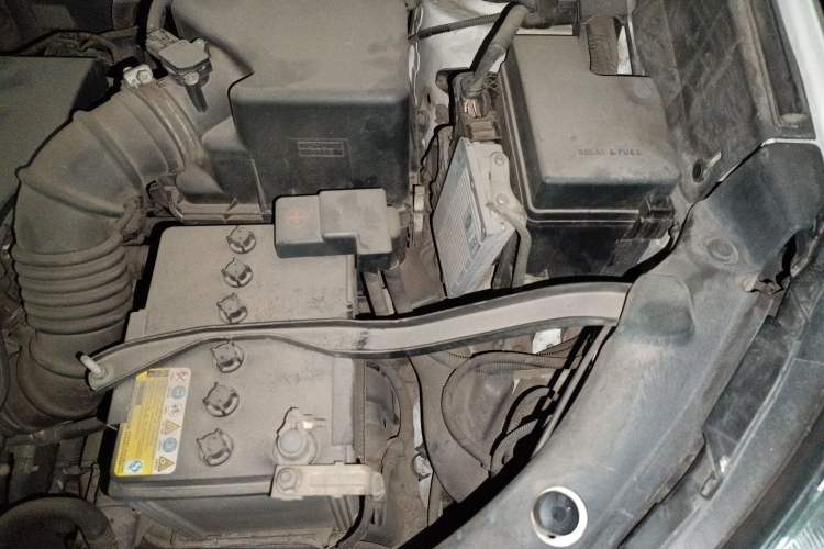 Used Toyota RAV4 2015 2.0L CVT Two-Wheel Drive Fashion Edition Engine Bay Left
