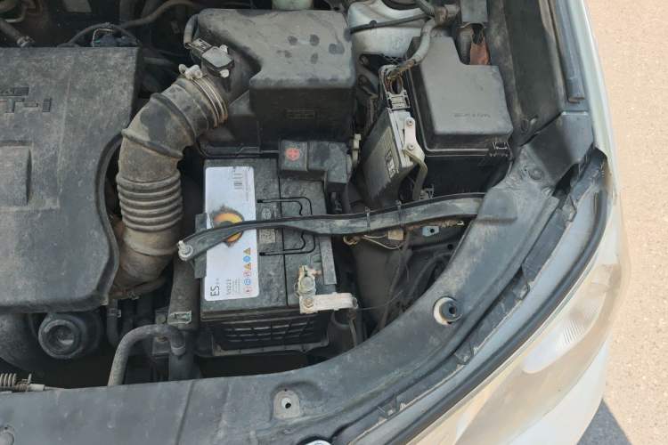 Used Toyota RAV4 2015 2.0L CVT Two-Wheel Drive Fashion Edition Engine Bay Left