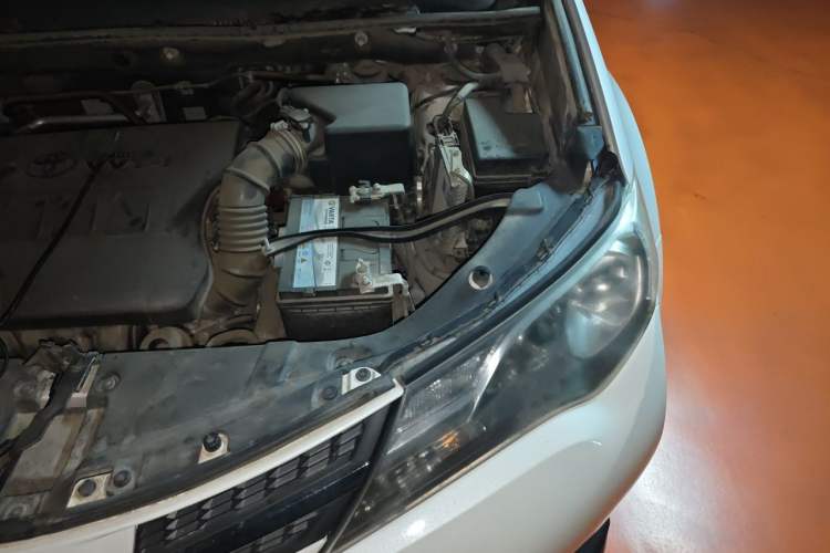 Used Toyota RAV4 2015 2.0L CVT Two-Wheel Drive Fashion Edition Engine Bay Left