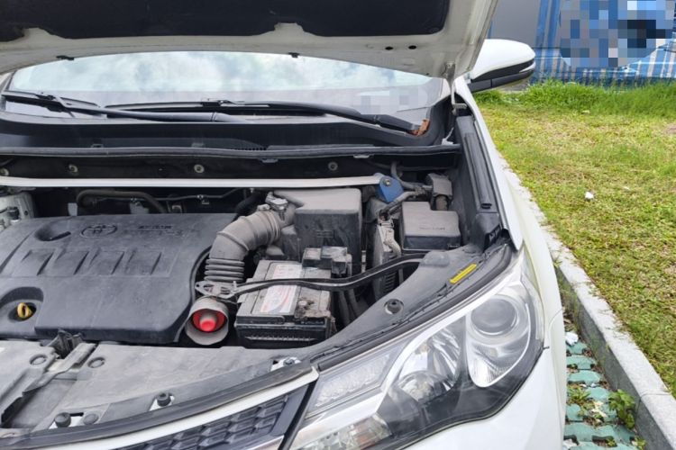 Used Toyota RAV4 2015 2.0L CVT Two-Wheel Drive Fashion Edition Engine Bay Left