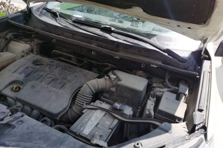 Used Toyota RAV4 2015 2.0L CVT Two-Wheel Drive Fashion Edition Engine Bay Left