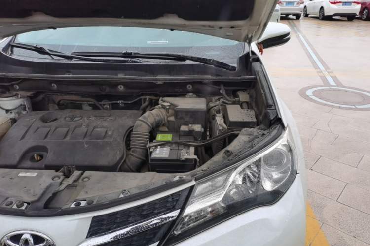 Used Toyota RAV4 2015 2.0L CVT Two-Wheel Drive Fashion Edition Engine Bay Left