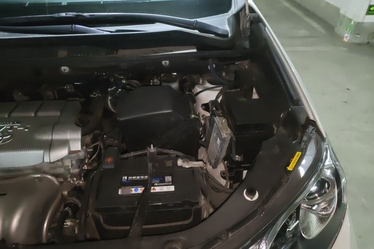 Used Toyota RAV4 2015 2.5L Automatic 4x4 Elite Edition Engine Bay Left