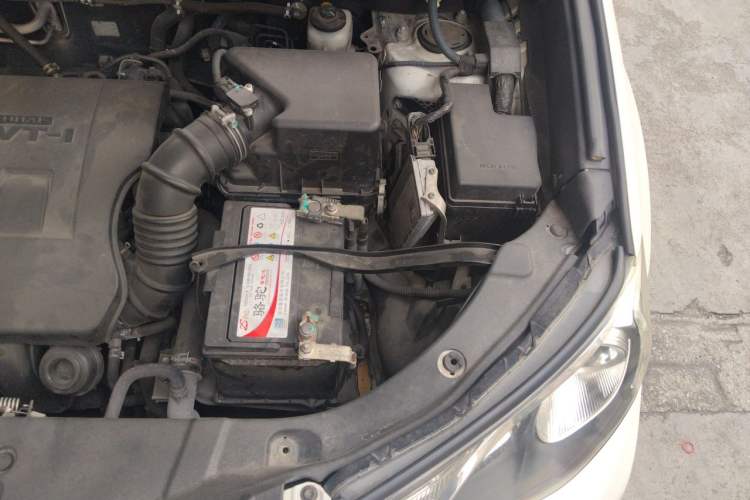 Used Toyota RAV4 2015 2.0L CVT Two-Wheel Drive Fashion Edition Engine Bay Left