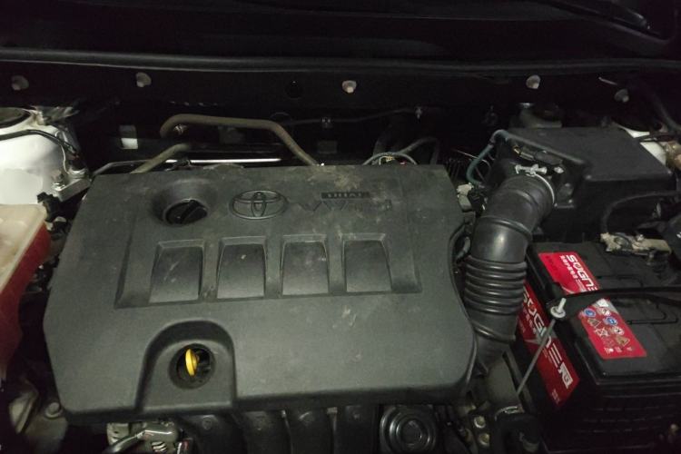 Used Toyota RAV4 2015 2.0L CVT Two-Wheel Drive Fashion Edition Engine Bay