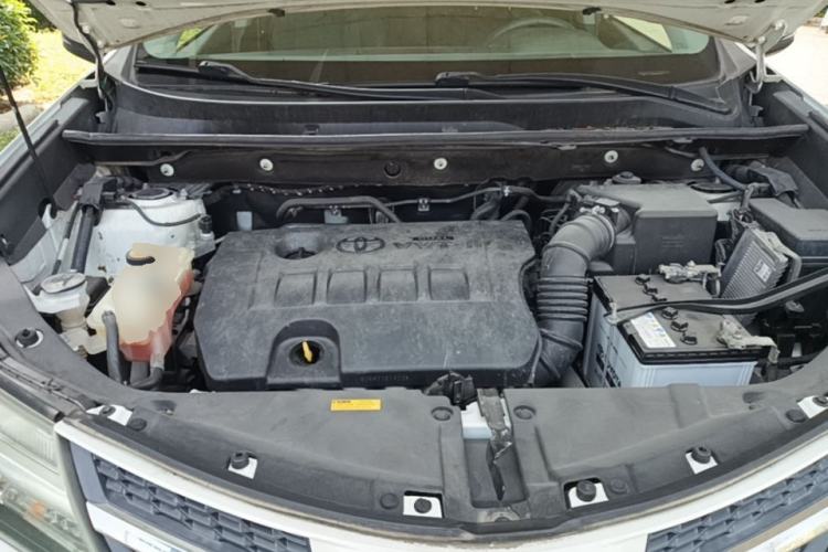 Used Toyota RAV4 2015 2.0L CVT Four-Wheel Drive New Edition Engine Bay
