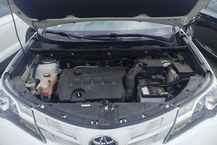 Used Toyota RAV4 2015 2.0L CVT 4x4 Trend Edition Engine Bay