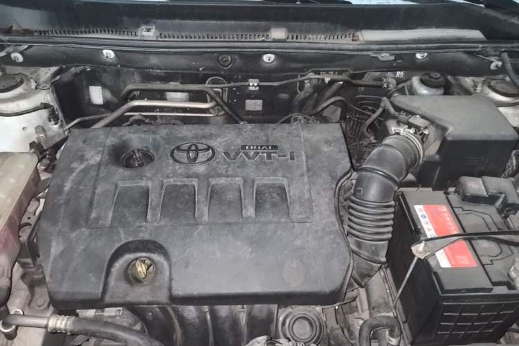 Used Toyota RAV4 2015 2.0L CVT Two-Wheel Drive Fashion Edition Engine Bay