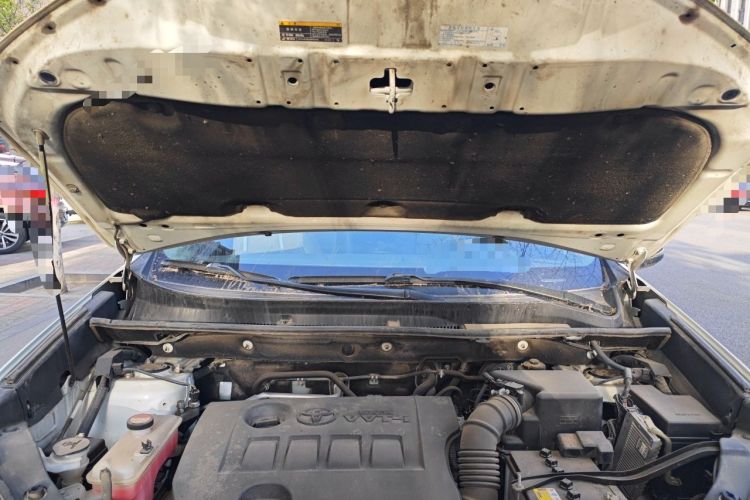 Used Toyota RAV4 2015 2.0L CVT Two-Wheel Drive Fashion Edition Engine Bay