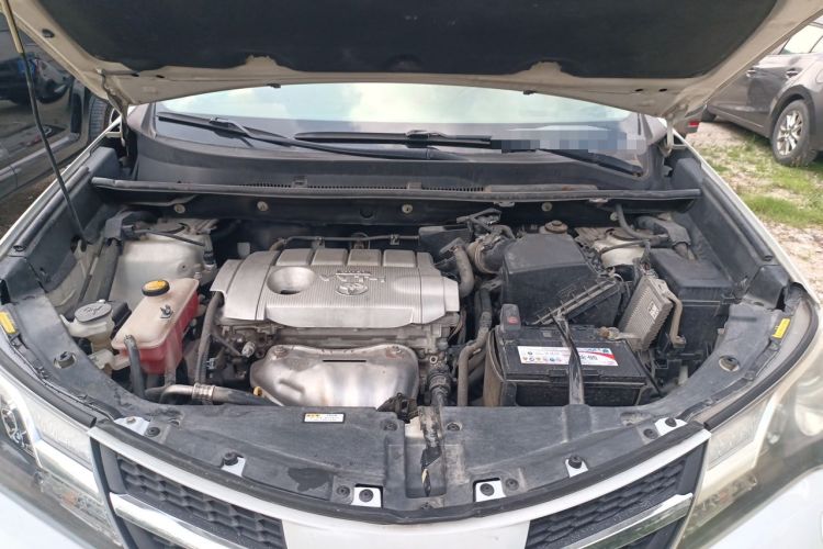 Used Toyota RAV4 2015 2.5L Automatic 4x4 Elite Edition Engine Bay