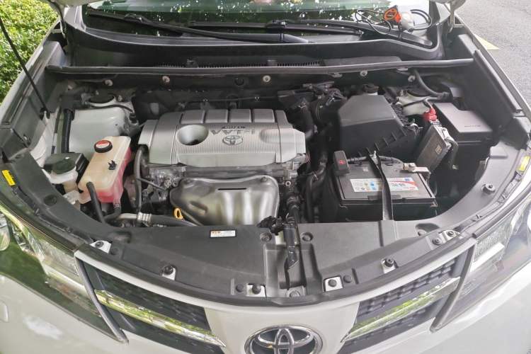 Used Toyota RAV4 2015 2.5L Automatic 4x4 Elite Edition Engine Bay