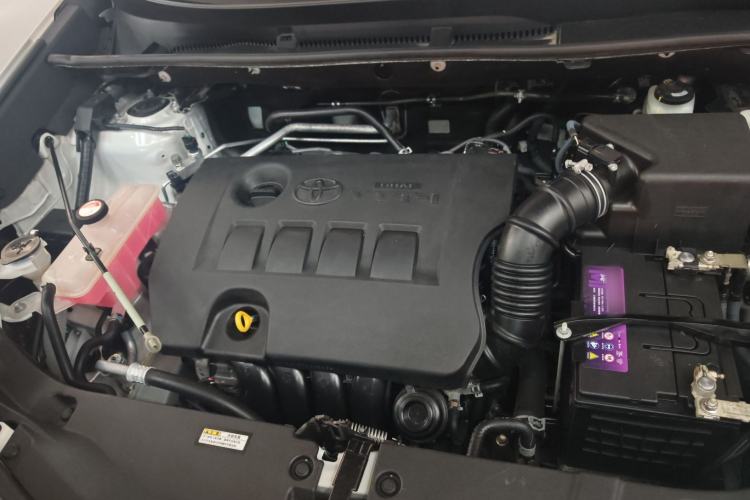 Used Toyota RAV4 2015 2.0L CVT Two-Wheel Drive Fashion Edition Engine Bay