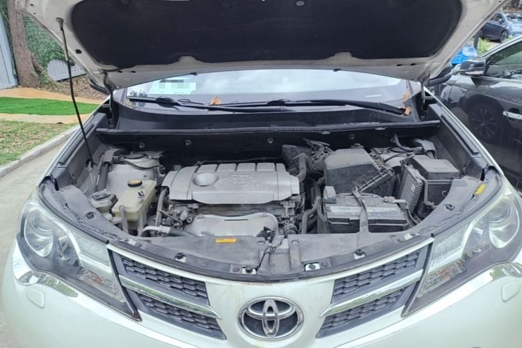 Used Toyota RAV4 2015 2.5L Automatic 4x4 Elite Edition Engine Bay