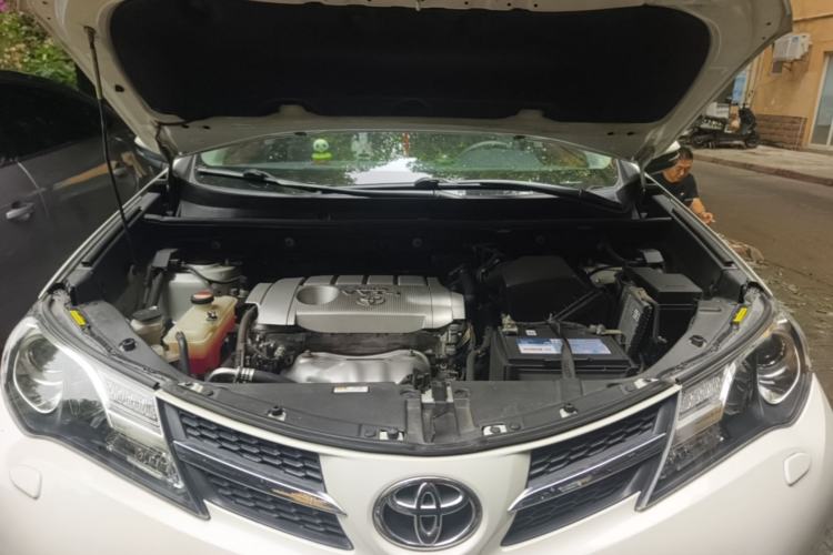 Used Toyota RAV4 2015 2.5L Automatic 4x4 Elite Edition Engine Bay