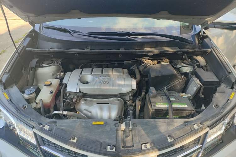 Used Toyota RAV4 2015 2.5L Automatic 4x4 Elite Edition Engine Bay