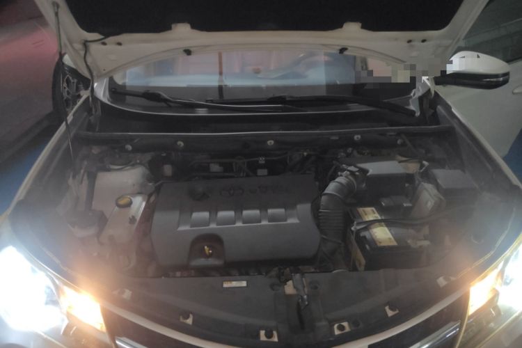 Used Toyota RAV4 2015 2.0L CVT Two-Wheel Drive Fashion Edition Engine Bay