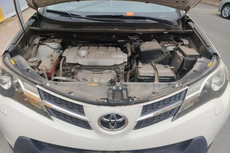 Used Toyota RAV4 2015 2.5L Automatic 4x4 Elite Edition Engine Bay