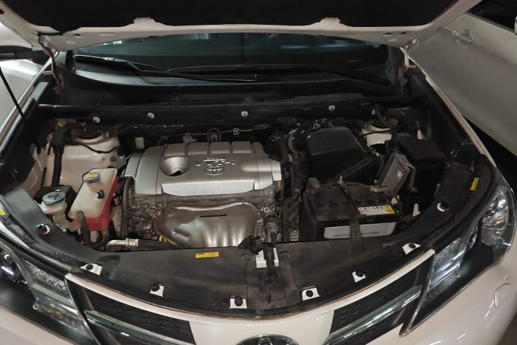 Used Toyota RAV4 2015 2.5L Automatic 4x4 Elite Edition Engine Bay