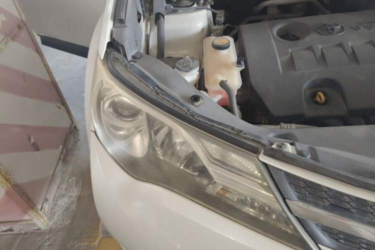 Used Toyota RAV4 2015 2.0L CVT Two-Wheel Drive Fashion Edition Engine Bay Right