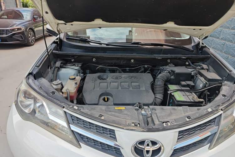 Used Toyota RAV4 2015 2.0L CVT Four-Wheel Drive New Edition Engine Bay Right