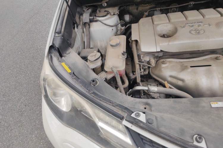Used Toyota RAV4 2015 2.5L Automatic 4x4 Elite Edition Engine Bay Right