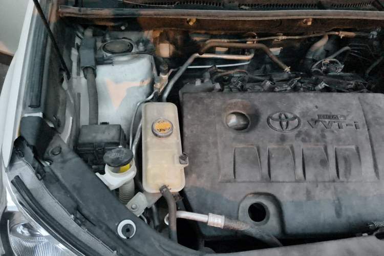 Used Toyota RAV4 2015 2.0L CVT Two-Wheel Drive Fashion Edition Engine Bay Right