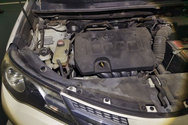 Used Toyota RAV4 2015 2.0L CVT Two-Wheel Drive Fashion Edition Engine Bay Right