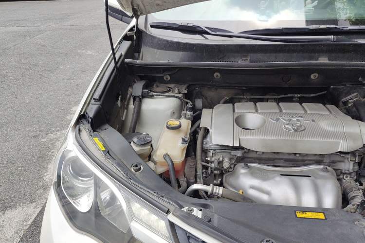 Used Toyota RAV4 2015 2.5L Automatic 4x4 Elite Edition Engine Bay Right
