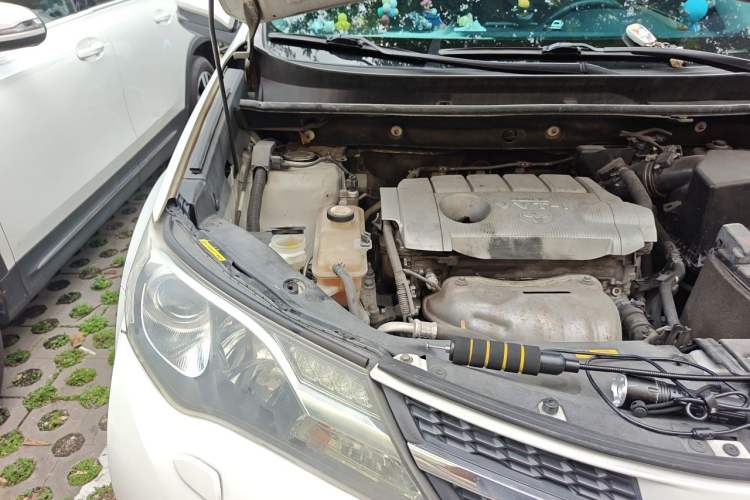 Used Toyota RAV4 2015 2.5L Automatic 4x4 Elite Edition Engine Bay Right