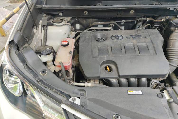 Used Toyota RAV4 2015 2.0L CVT Two-Wheel Drive Fashion Edition Engine Bay Right